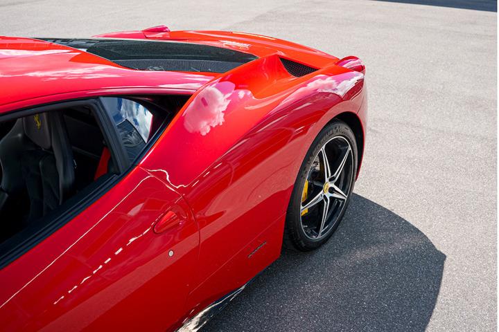 Rød Ferrari 458 fra 2011