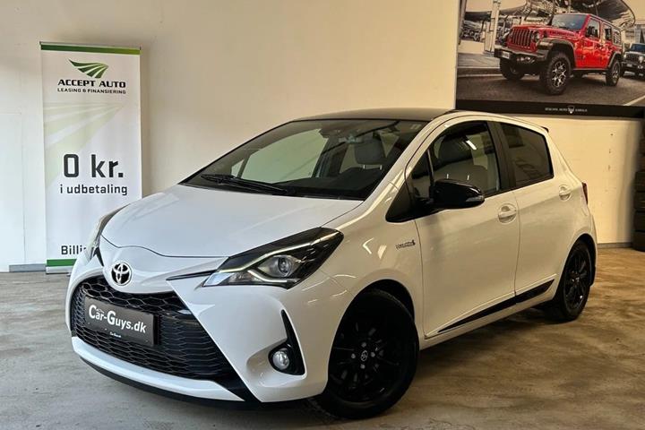 Sort Toyota Yaris fra 2019 set udefra