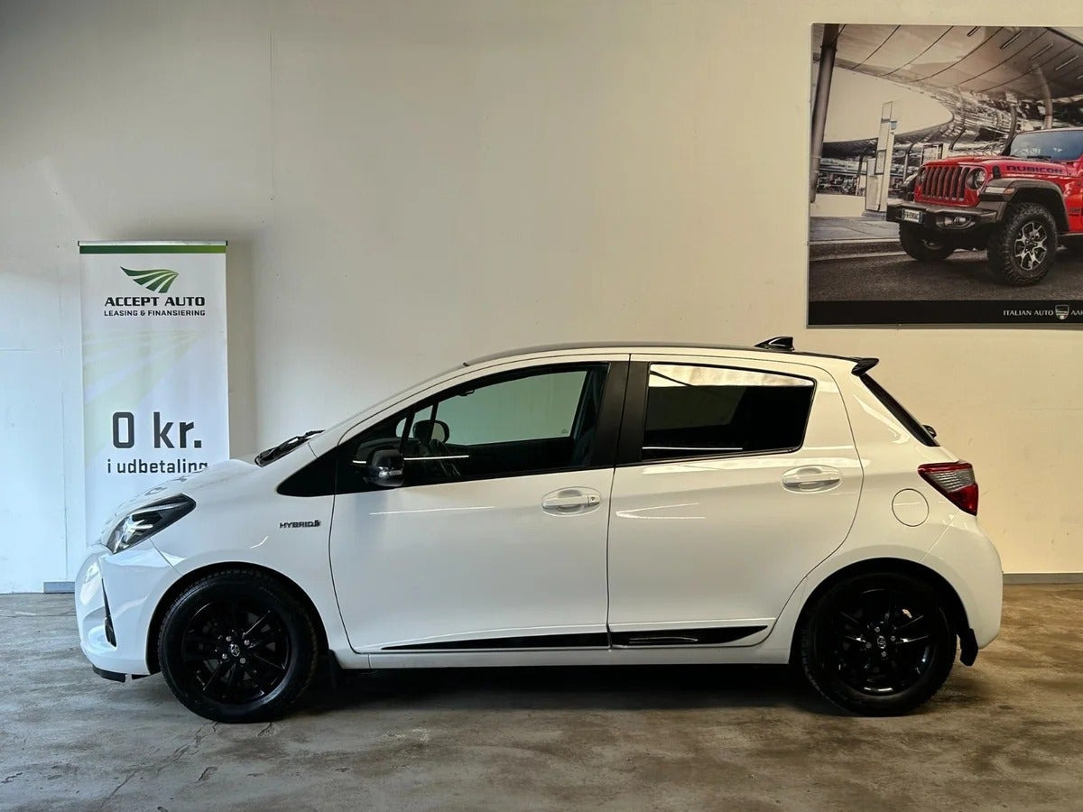 Sort Toyota Yaris fra 2019