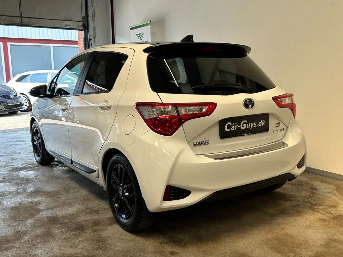 Sort Toyota Yaris fra 2019