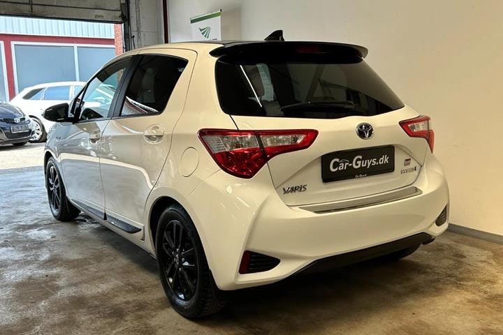 Sort Toyota Yaris fra 2019
