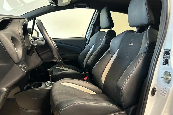 Sort Toyota Yaris fra 2019