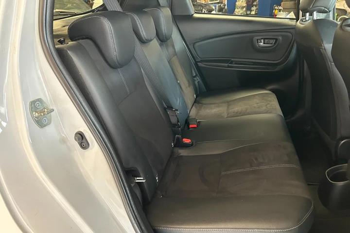 Sort Toyota Yaris fra 2019