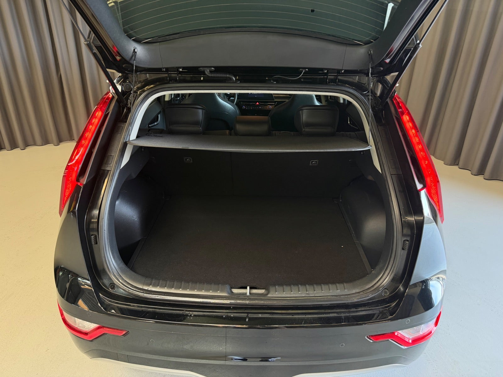 Sort Kia Niro fra 2023