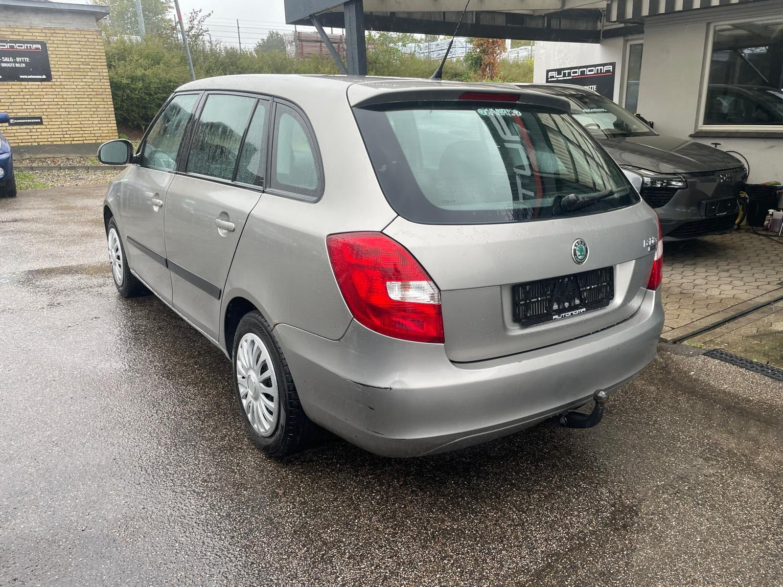 Orange Skoda Fabia fra 2008