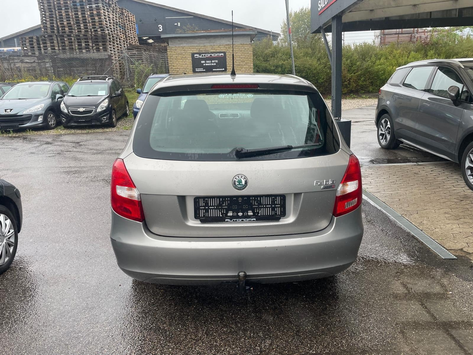 Orange Skoda Fabia fra 2008