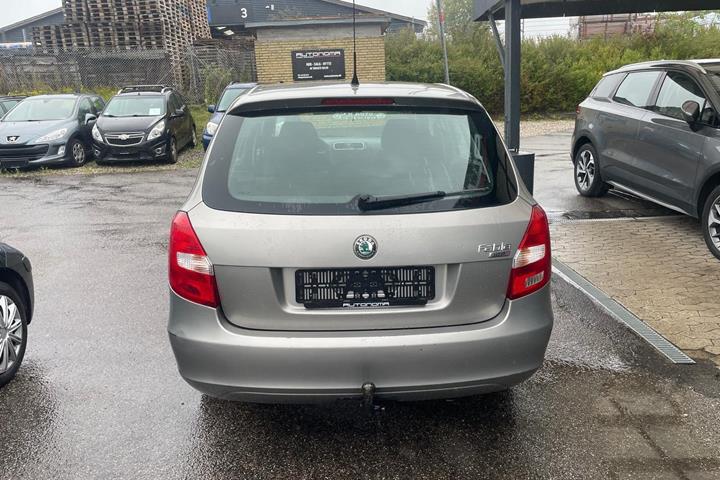 Orange Skoda Fabia fra 2008