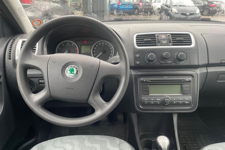 Orange Skoda Fabia fra 2008