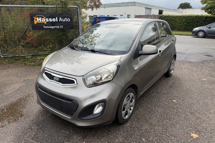 Grøn Kia Picanto fra 2013 set udefra