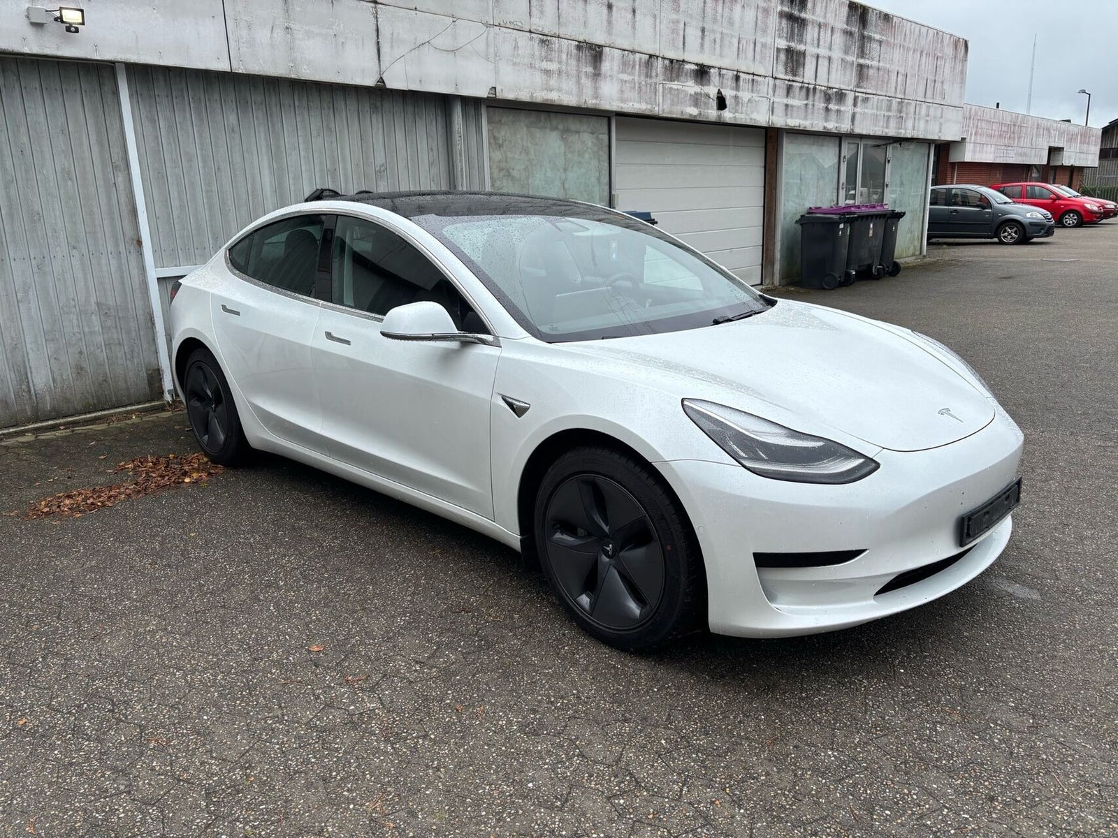 Hvid Tesla Model 3 fra 2020