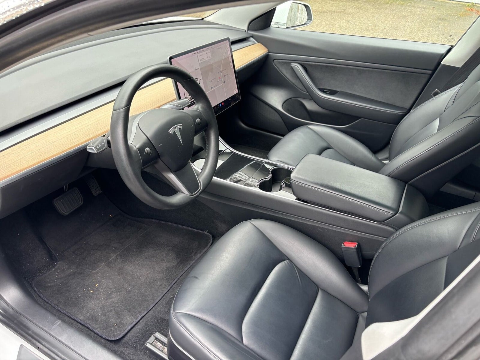 Hvid Tesla Model 3 fra 2020