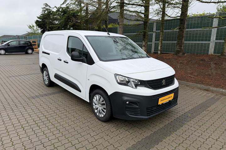 Hvid Peugeot Partner fra 2021