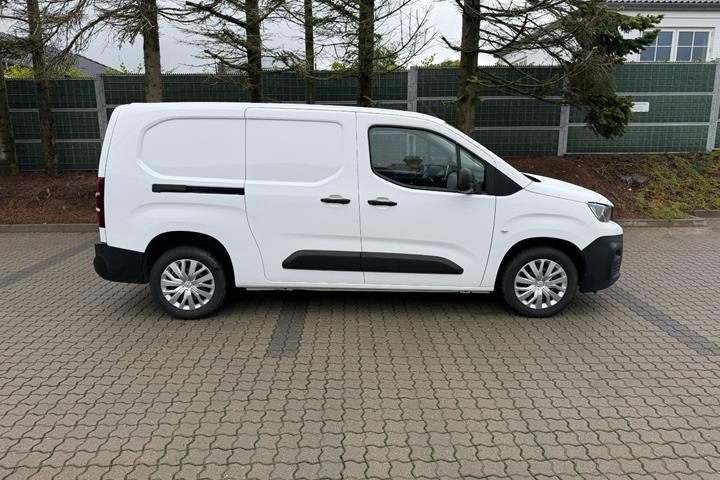 Hvid Peugeot Partner fra 2021