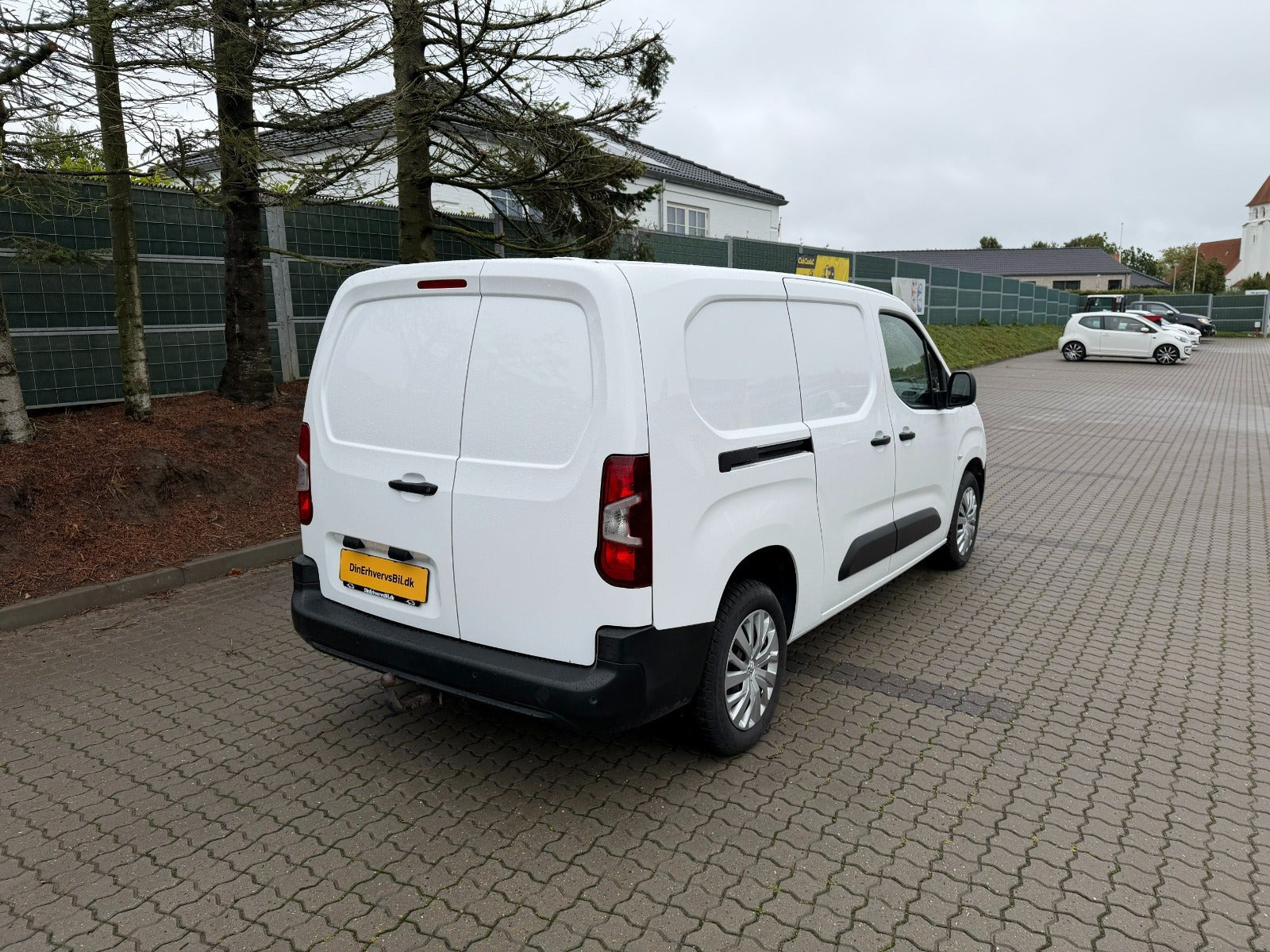 Hvid Peugeot Partner fra 2021