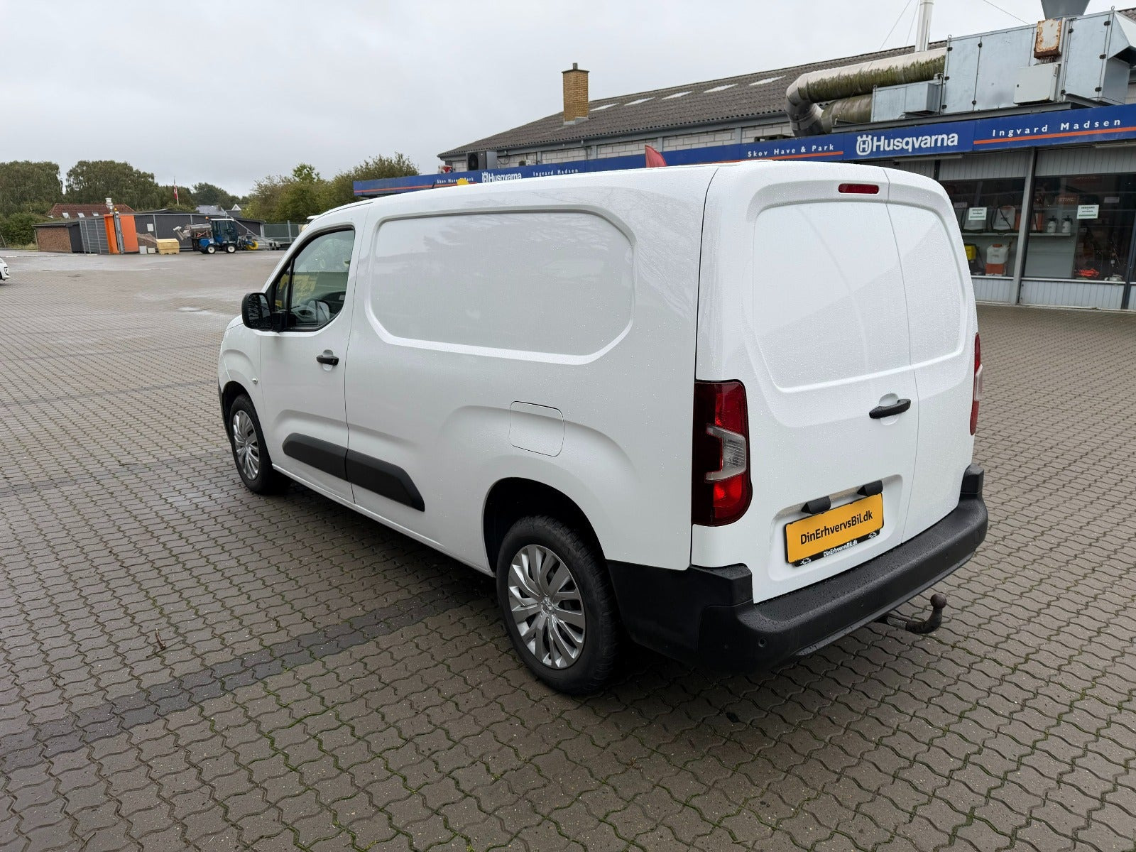 Hvid Peugeot Partner fra 2021