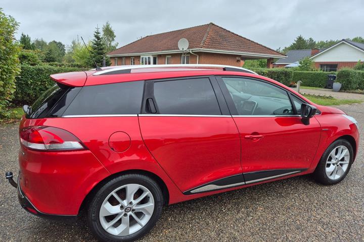 Grøn Renault Clio IV fra 2018