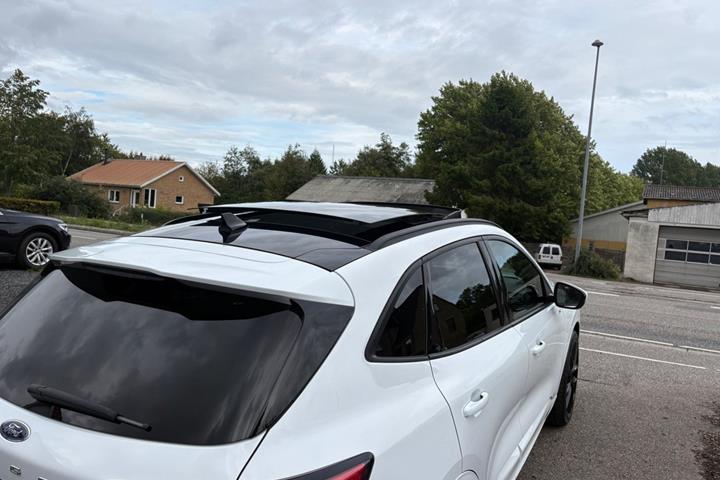 Hvid Ford Kuga fra 2020