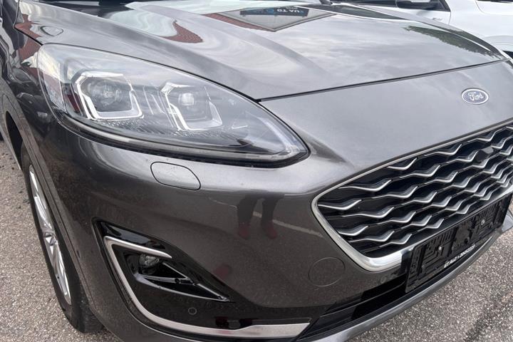 Grå Ford Kuga fra 2020