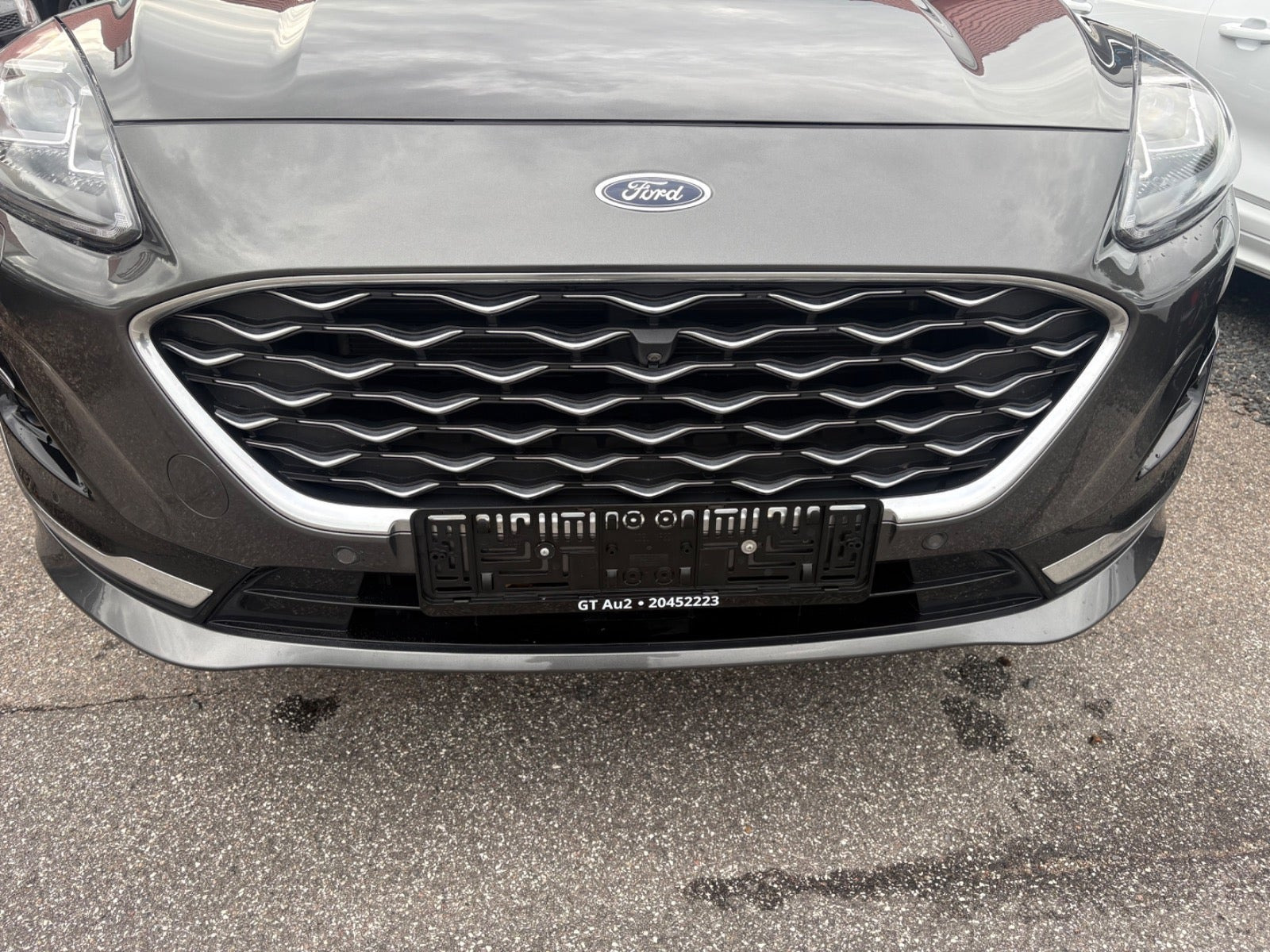 Grå Ford Kuga fra 2020