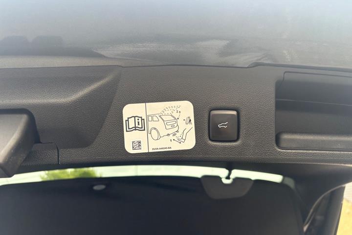Grå Ford Kuga fra 2020
