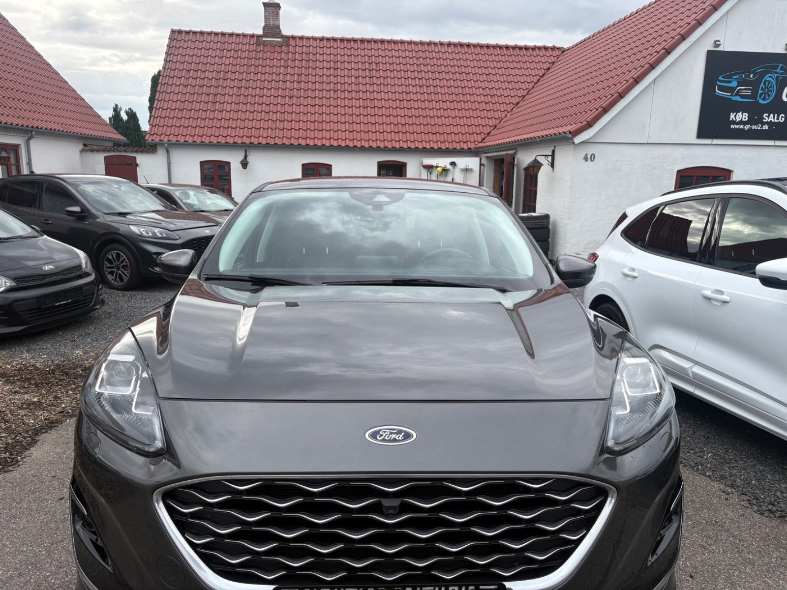 Grå Ford Kuga fra 2020