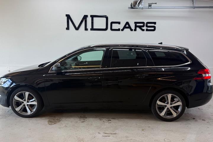 Sort Peugeot 308 fra 2017
