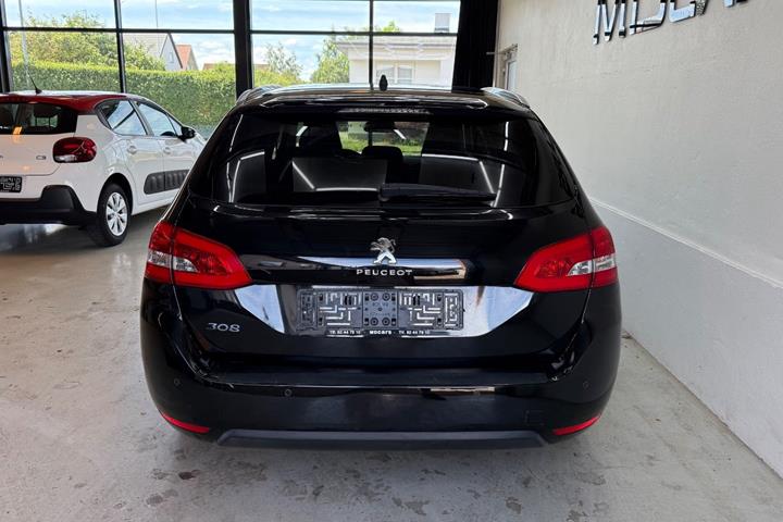 Sort Peugeot 308 fra 2017