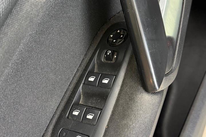 Sort Peugeot 308 fra 2017