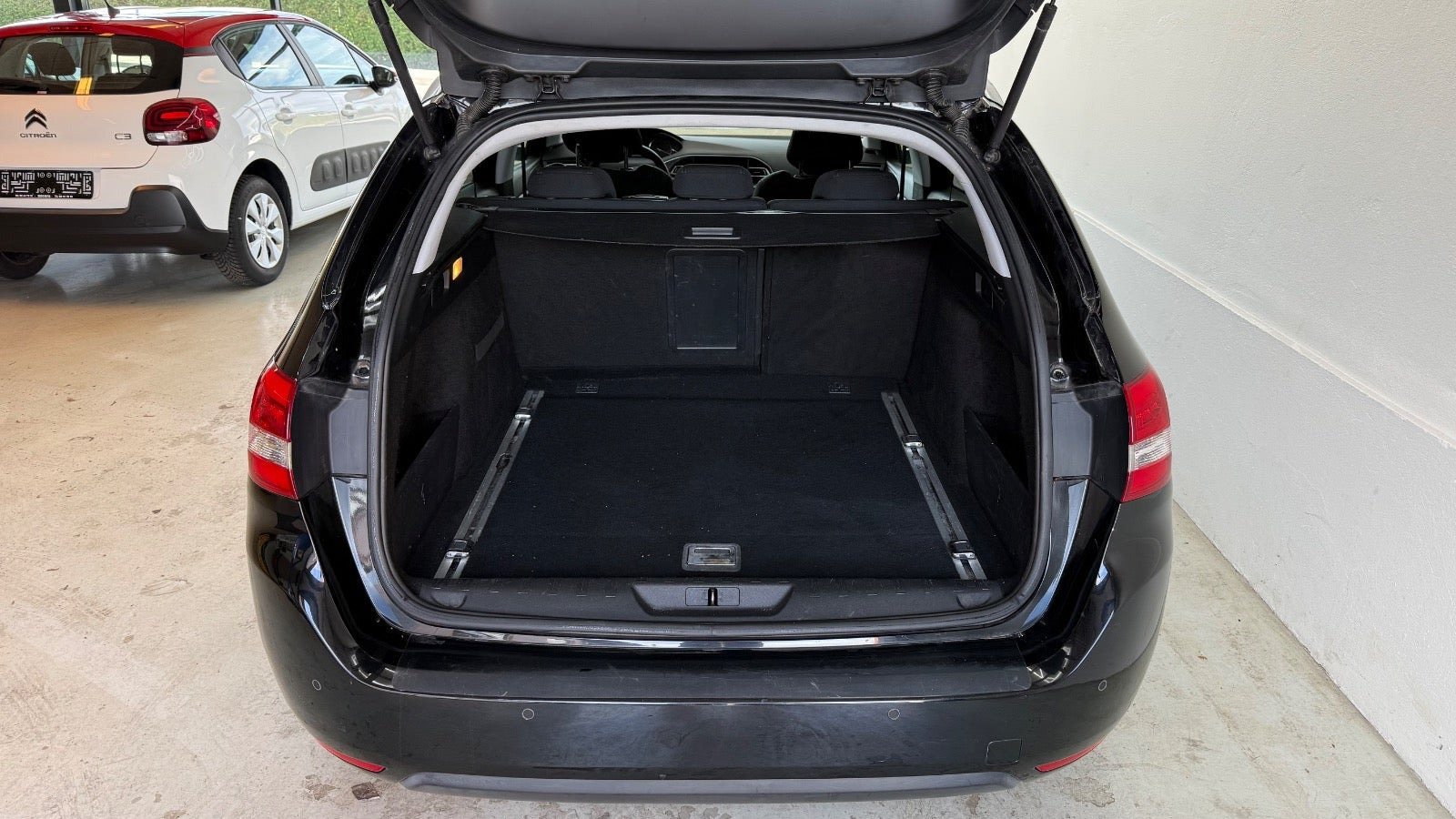 Sort Peugeot 308 fra 2017