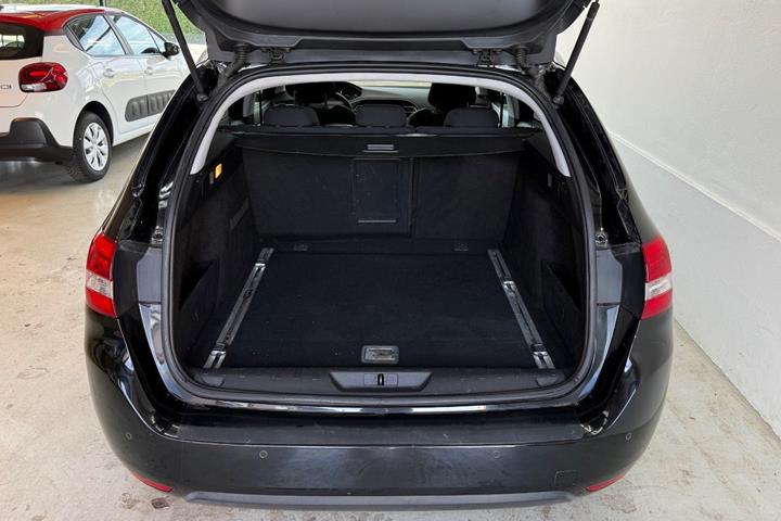 Sort Peugeot 308 fra 2017