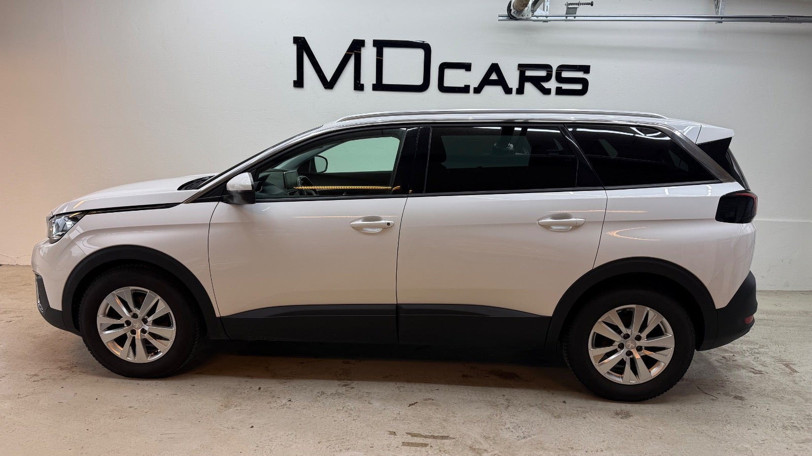 Hvid Peugeot 5008 fra 2018