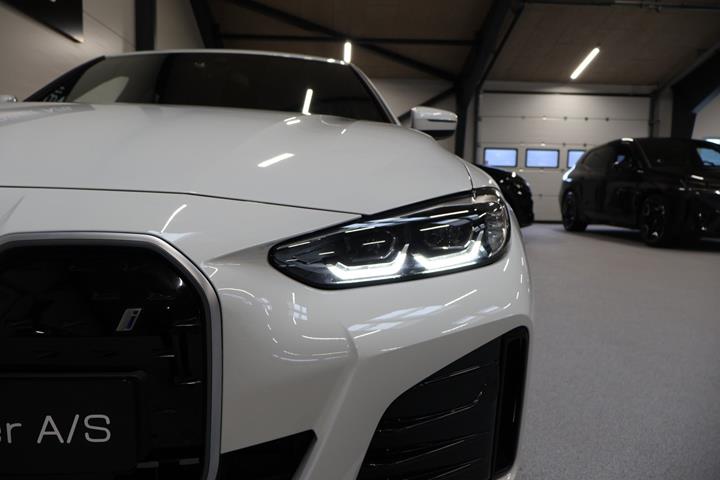 Hvid BMW i4 fra 2022