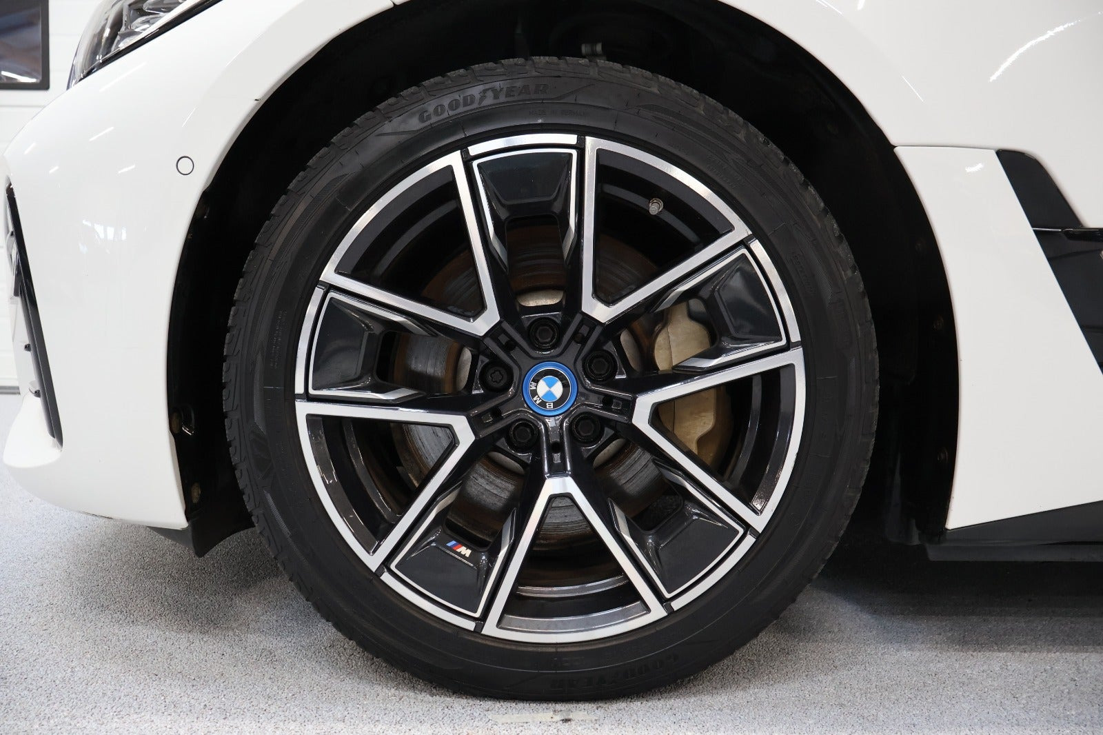 Hvid BMW i4 fra 2022