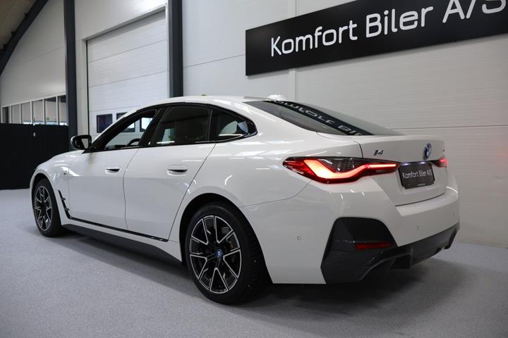 Hvid BMW i4 fra 2022