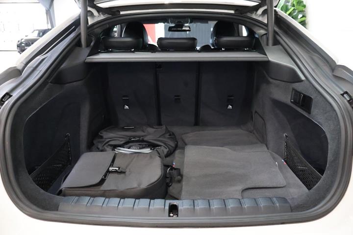 Hvid BMW i4 fra 2022