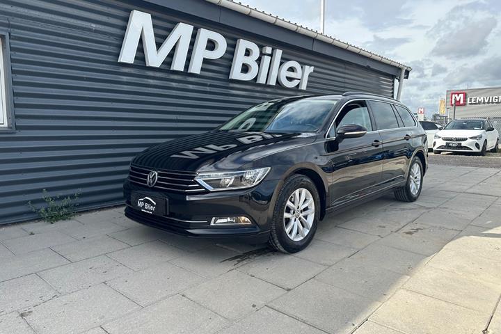 Grøn VW Passat fra 2019