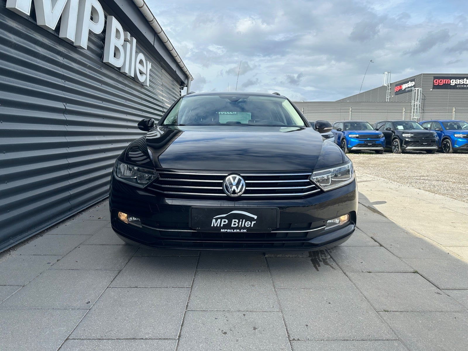 Grøn VW Passat fra 2019