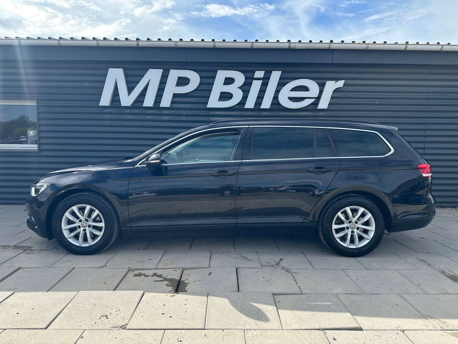 Grøn VW Passat fra 2019