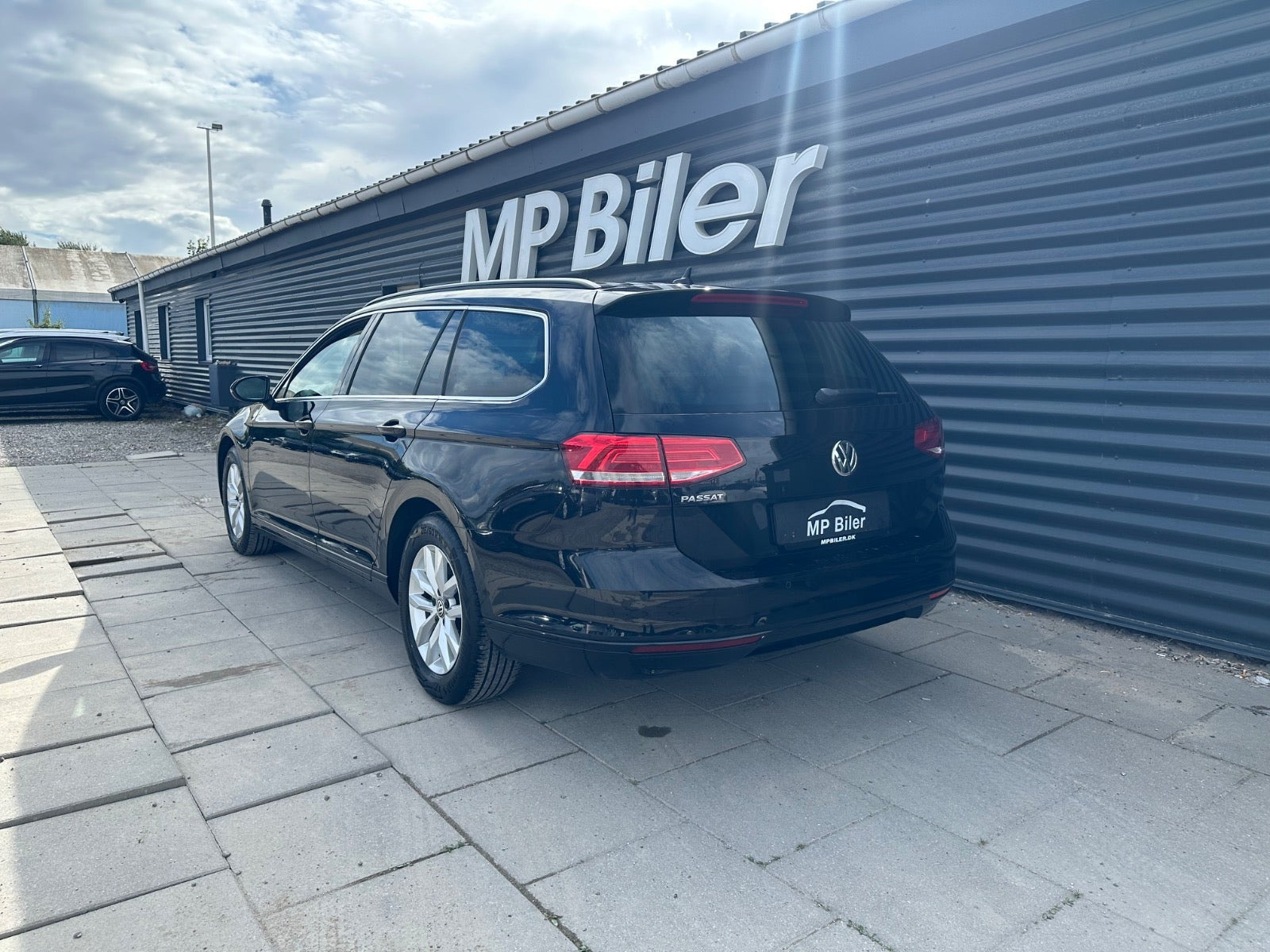 Grøn VW Passat fra 2019