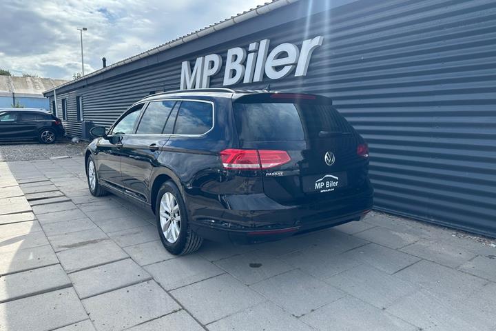 Grøn VW Passat fra 2019