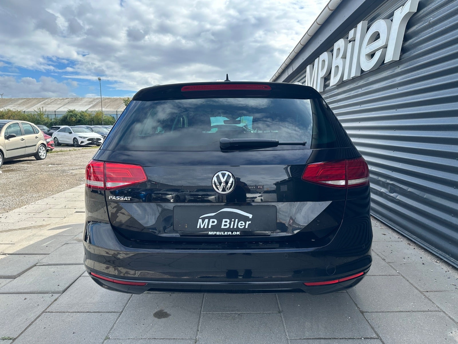 Grøn VW Passat fra 2019