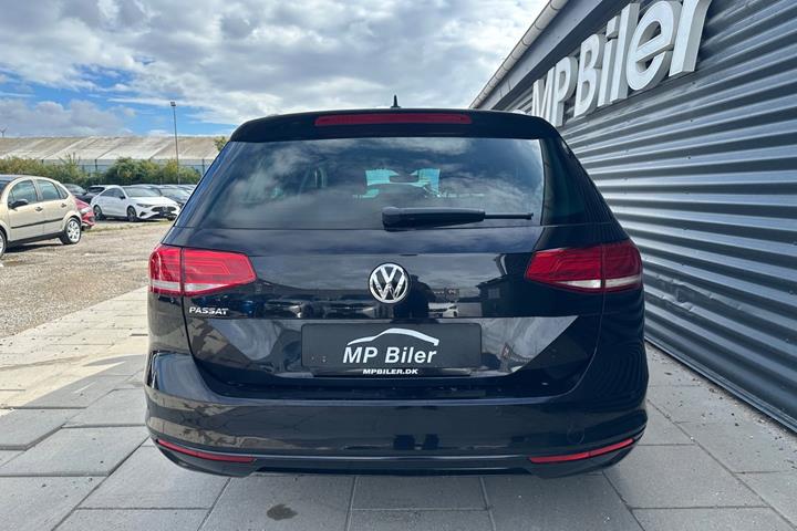 Grøn VW Passat fra 2019