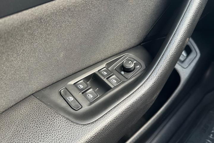 Grøn VW Passat fra 2019