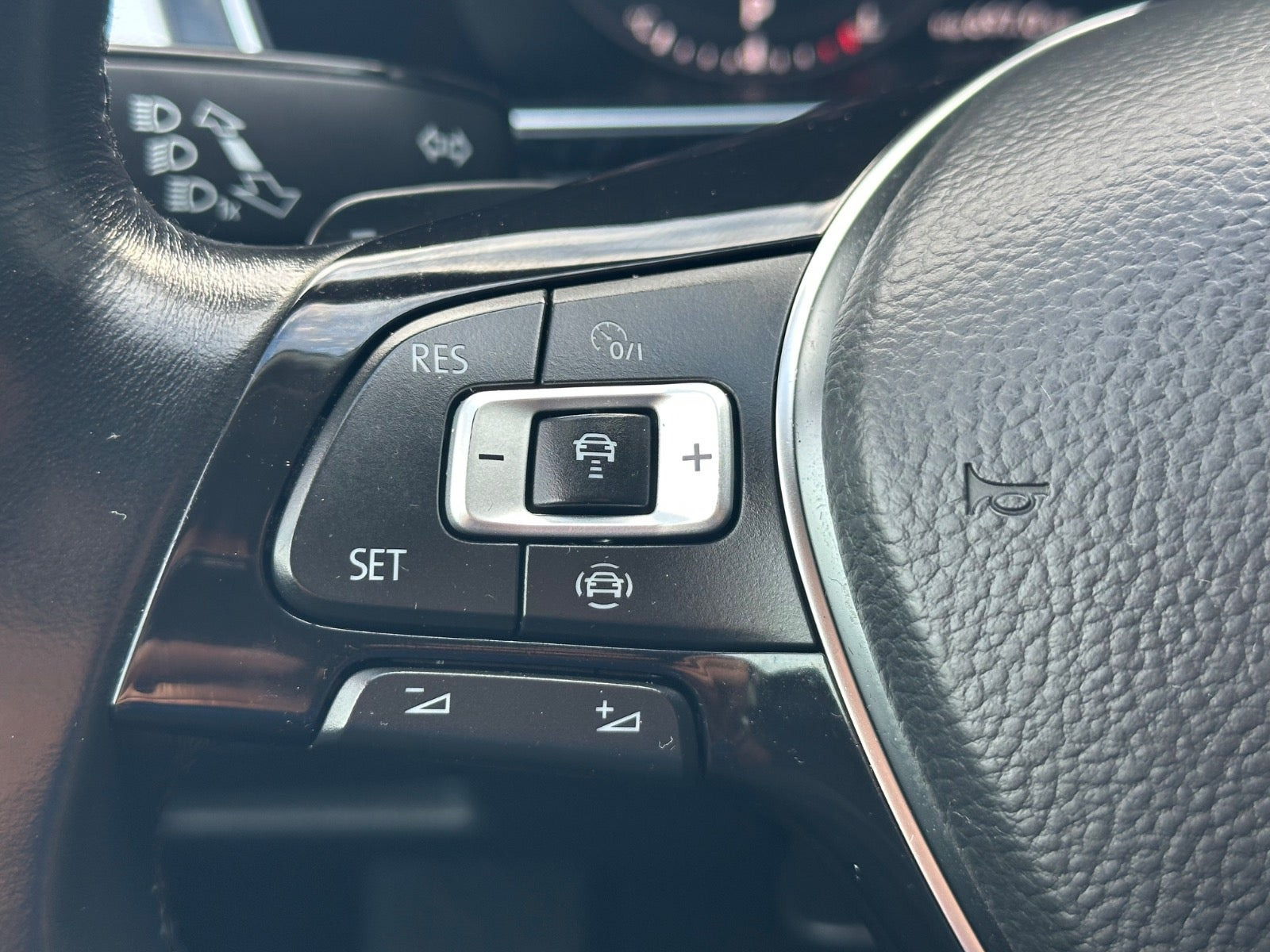 Grøn VW Passat fra 2019
