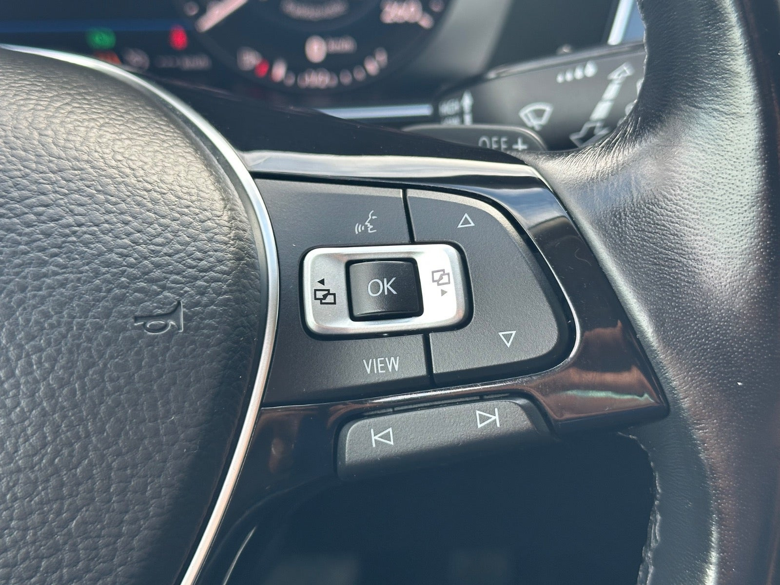Grøn VW Passat fra 2019