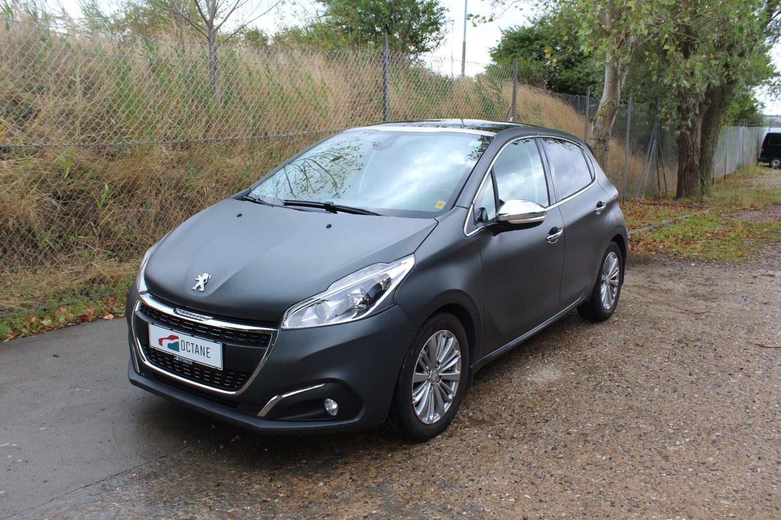 Grå Peugeot 208 fra 2018