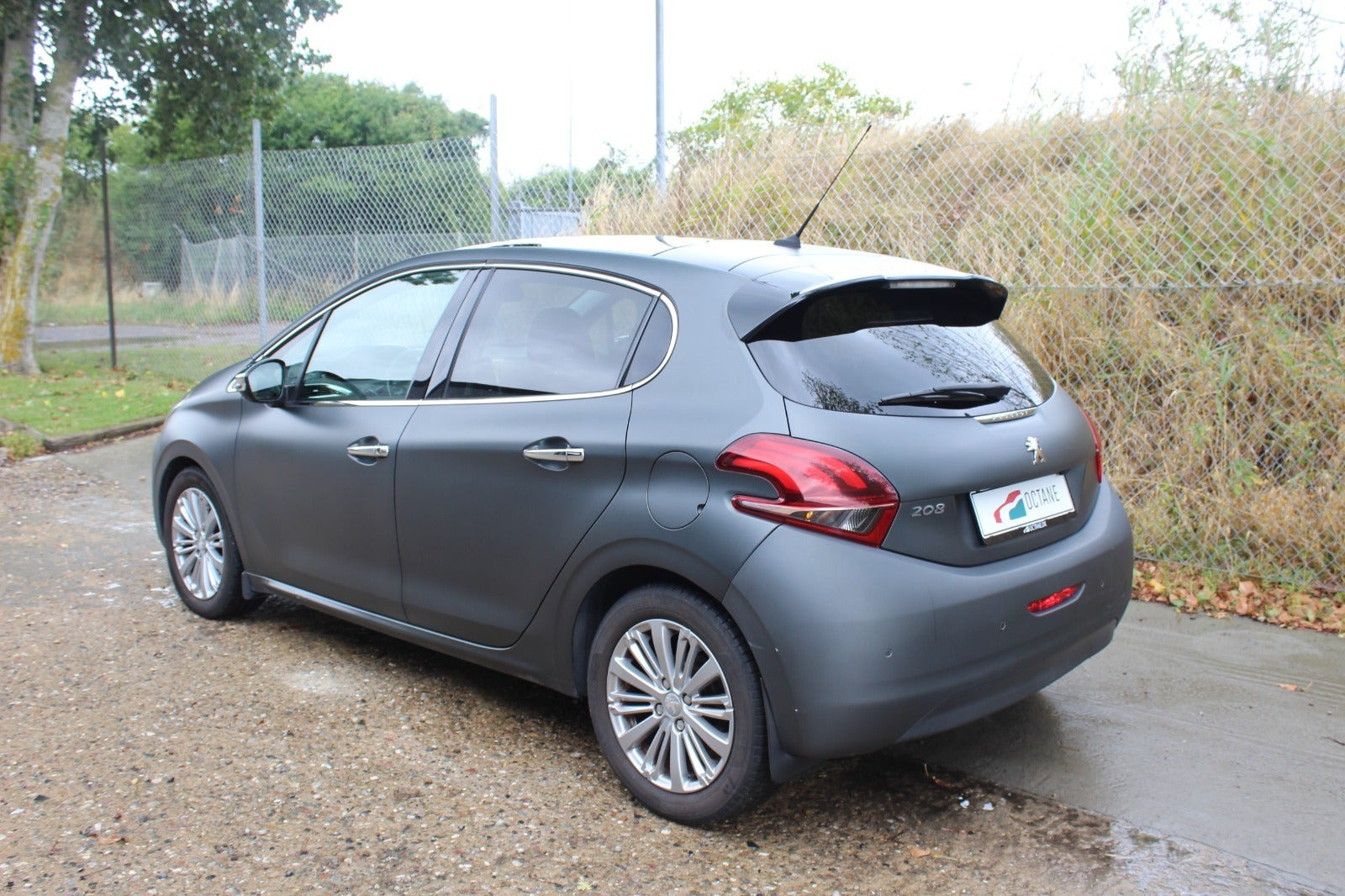Grå Peugeot 208 fra 2018
