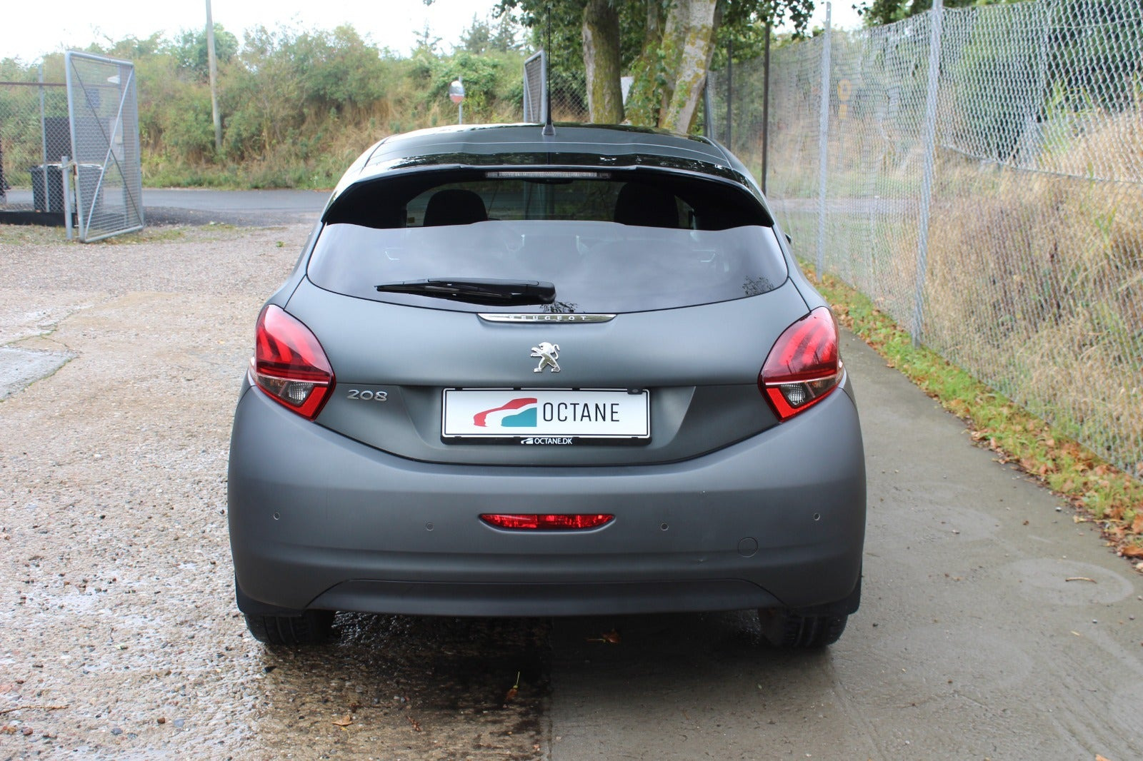 Grå Peugeot 208 fra 2018