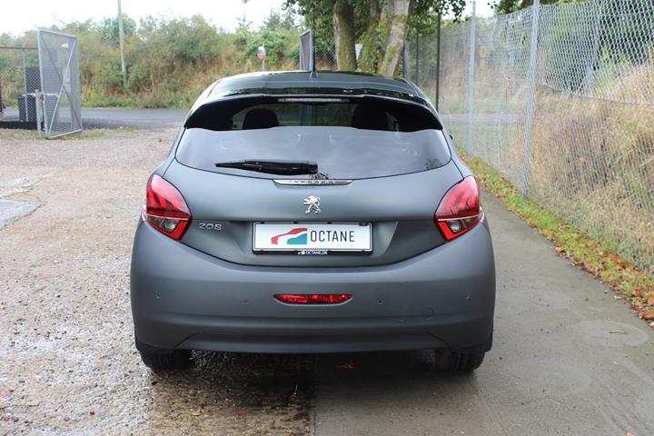 Grå Peugeot 208 fra 2018