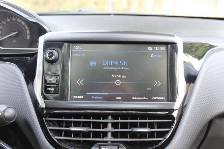 Grå Peugeot 208 fra 2018